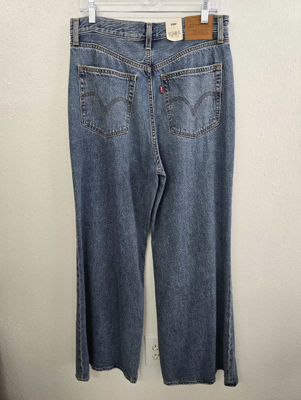 Levi's NWT High Rise Loose Flare Size 31 in Take Notes Wash Revolve - Picture 9 of 10